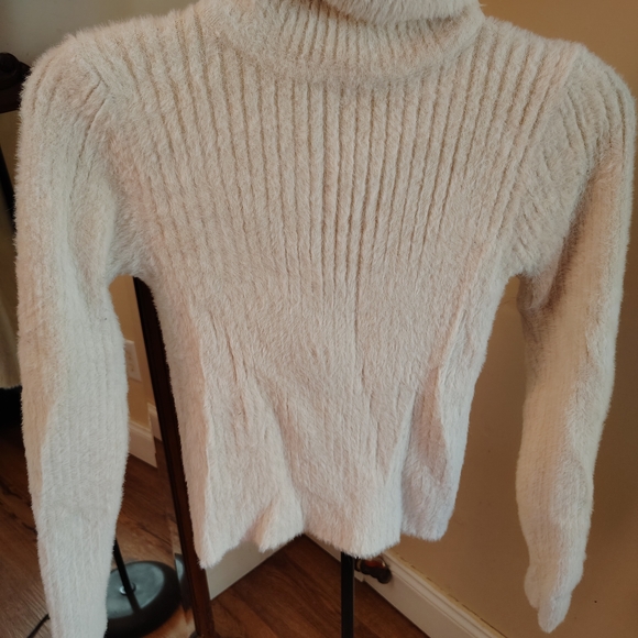 Cozy Cream Turtleneck Sweater - Picture 5 of 7